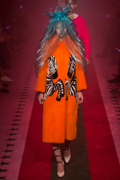 Look 11
